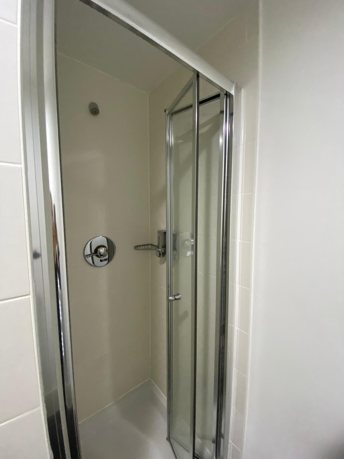 Shower, The Bridewell - Caro Lettings