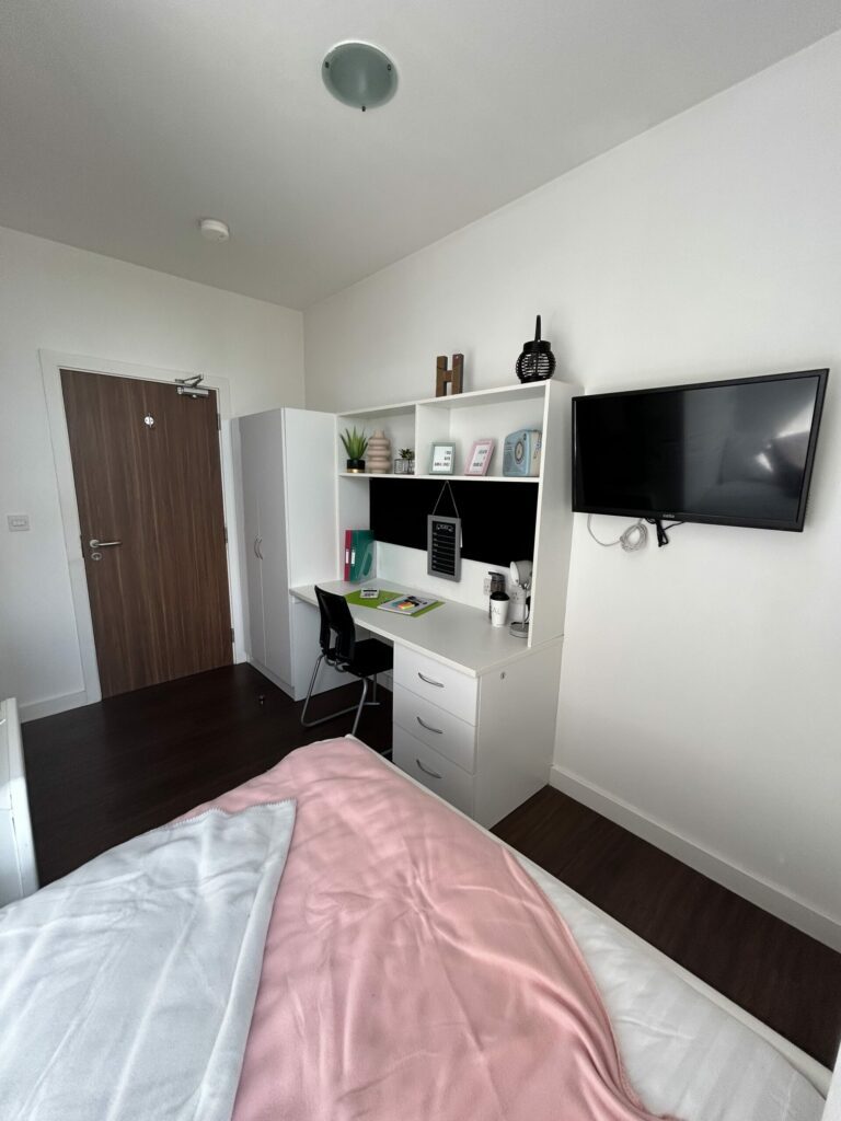 Liverpool City Point - Classic Ensuite Room