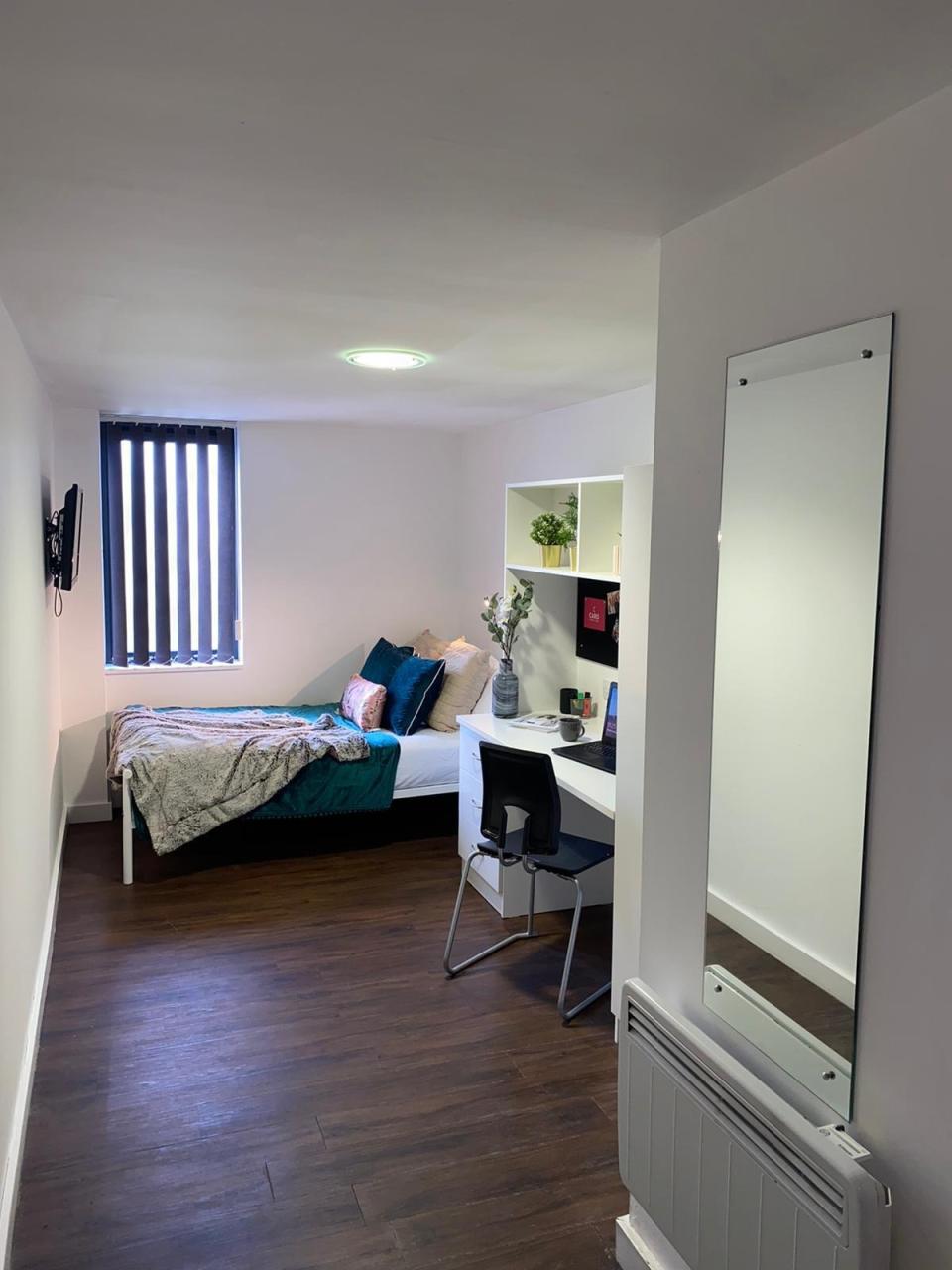 Accommodation in City Point, Liverpool