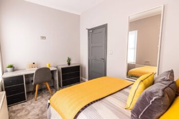 student accommodation liverpool bedroom